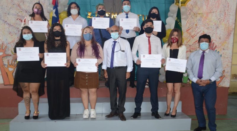 Emotiva Ceremonia De Licenciatura De Egresados De Jornada Nocturna Del