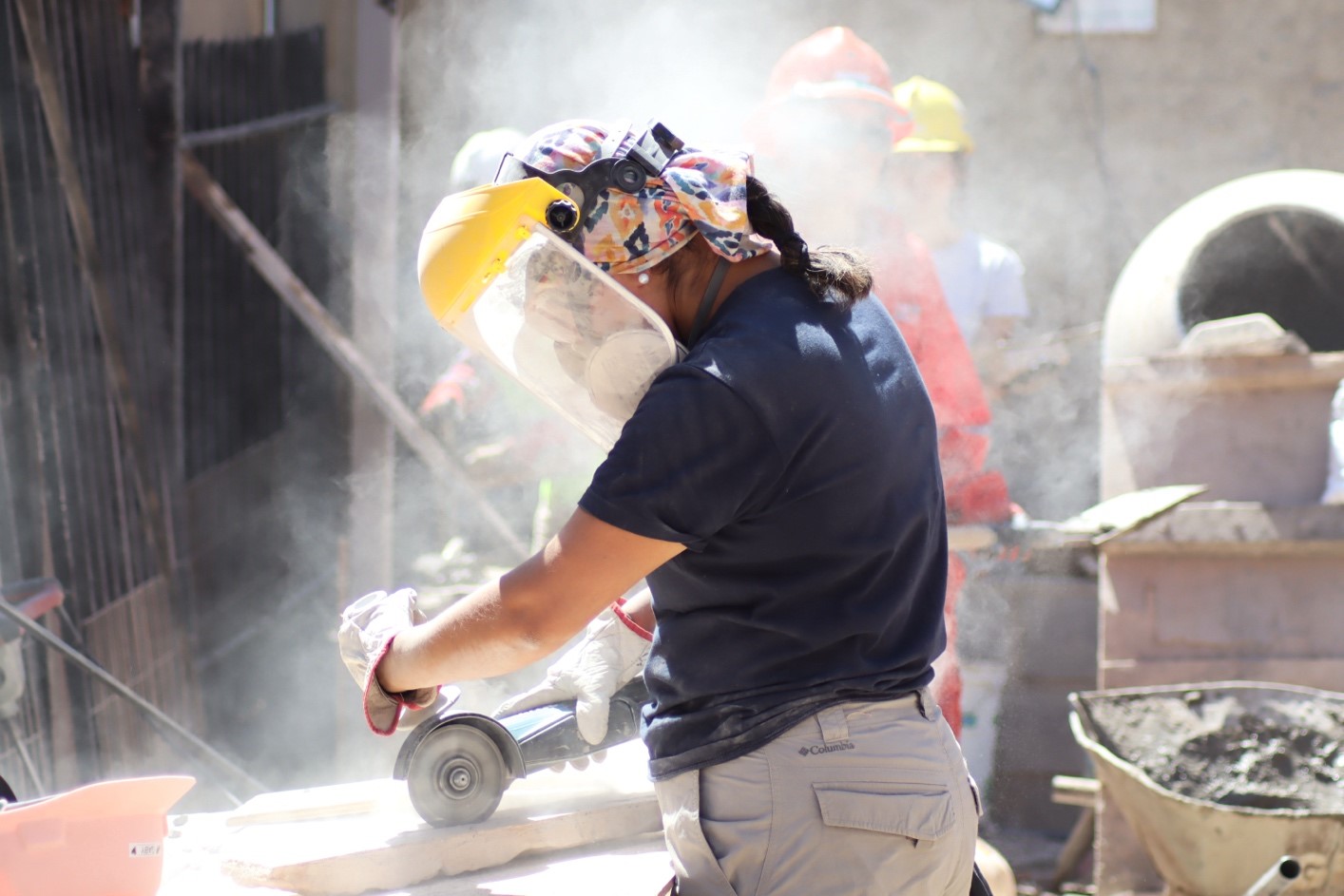 Mujeres Voluntarias Ayudan En La Construcci N De Un Nuevo Lugar De